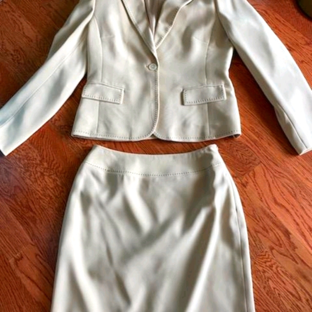 Cream dress suit duo